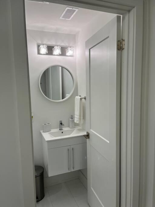 Lovely One Bedroom Condo With Free Parking 나이아가라 폭포 외부 사진